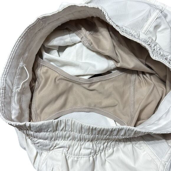 Lululemon women’s 8 tracker shorts 4” running athletic workout outdoor - Picture 4 of 6